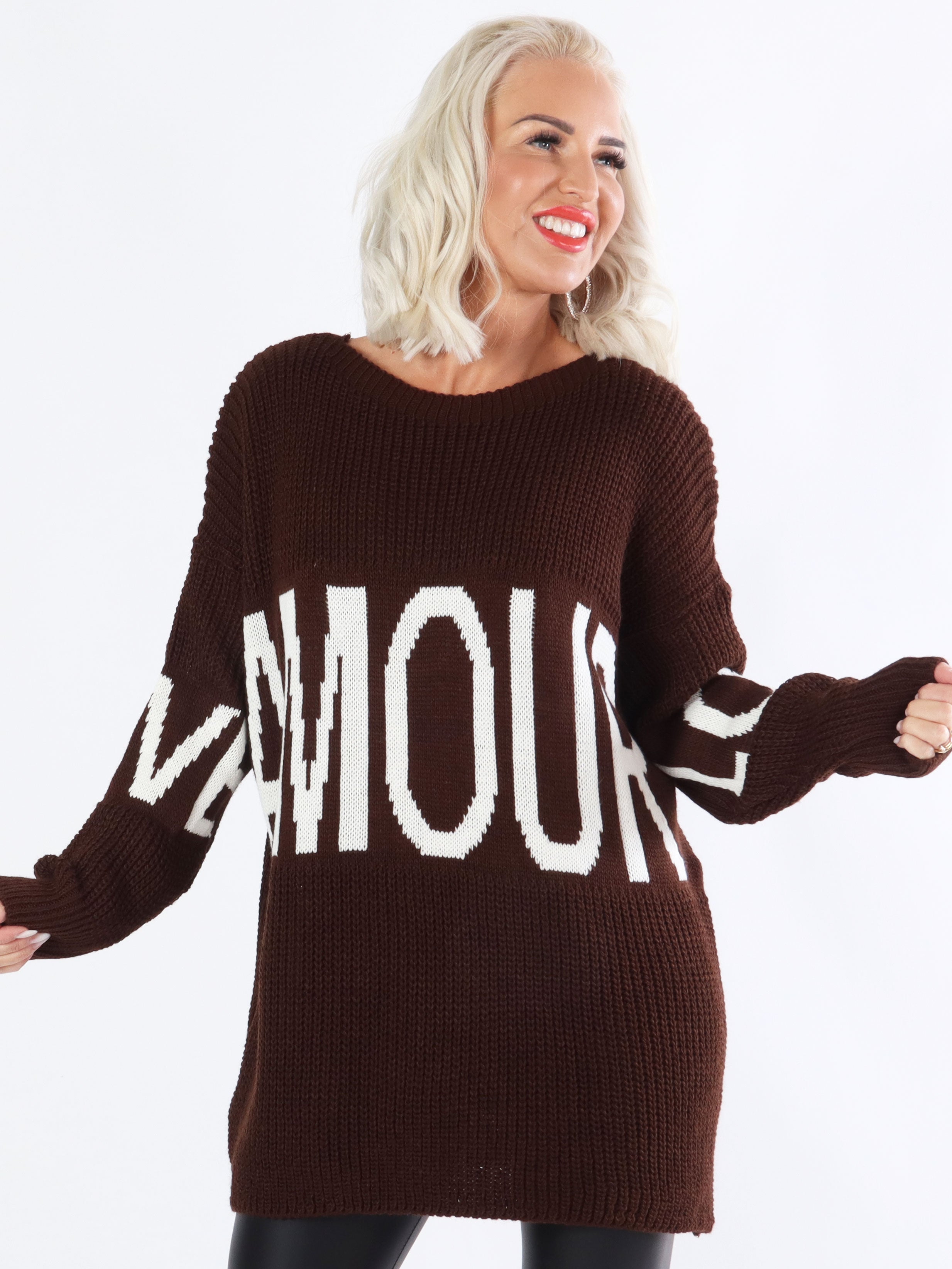 Elisa - Cool plus size stickad med text